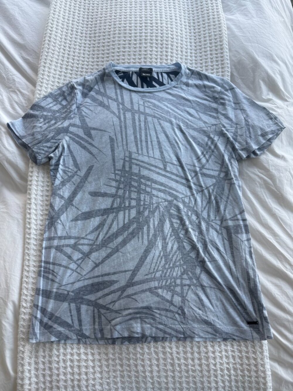 HUGO BOSS - Men's Graphic Floral T-Shirt Size Large
